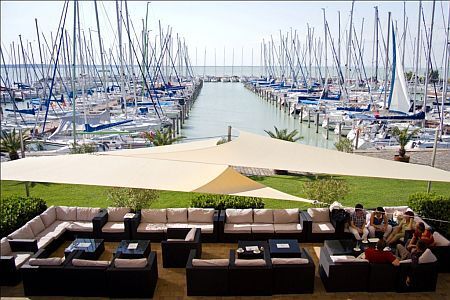 4* Café in Balatonkenese in Hotel Marina Port