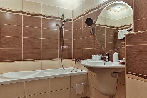 Hajduszoboszlo - Thermal Hotel Apollo - bathroom - new thermal and wellness hotel