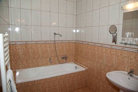 Hotel König Nagykanizsa bath room