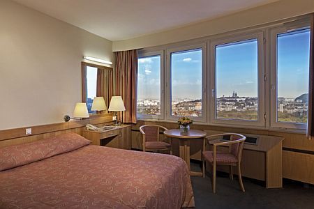 Hotel room in Budapest - Danubius hotel Budapest - Geräumiges Schlafzimmer mit Doppelbett im Budapest Hotel avaiable