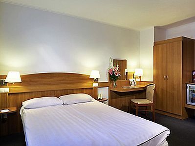 Discount Mercure Buda Hotel near the South Railway Station, close to Szell Kalman Square