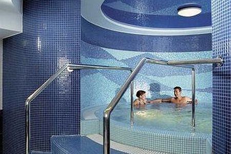 Novotel Centrum Budapest - jacuzzi for hotel guests