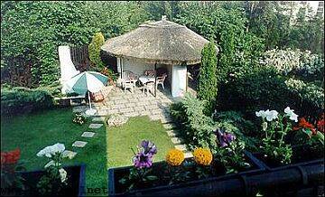 Hotel Korona Pension's romantic garden in Buda